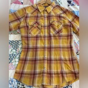 WINTER CLEARANCE! Wrangler Retro Plaid Flannel Western Snap Front Top